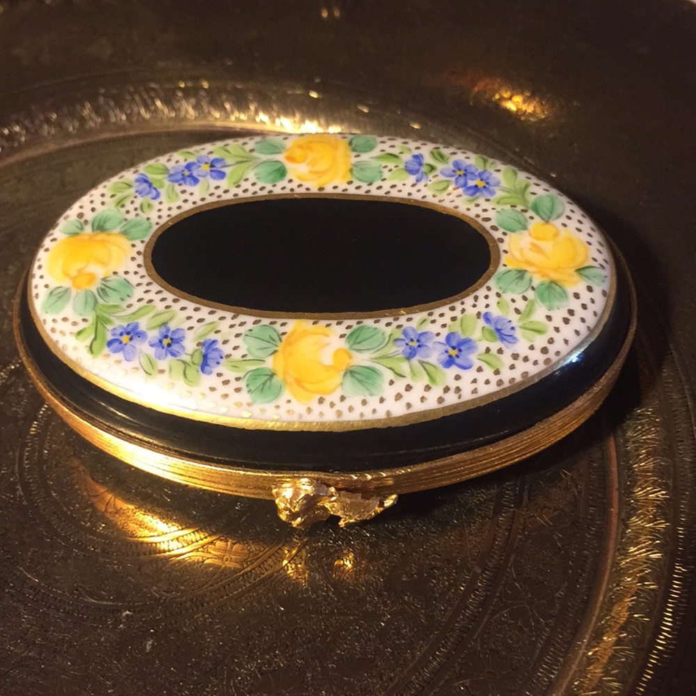 Vintage 19th century make up/ snuff container
